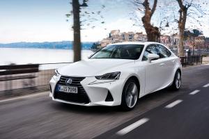 2016 Lexus IS300h